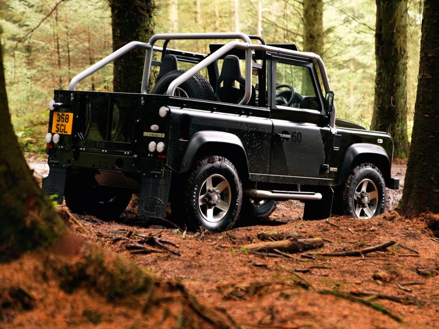  Land Rover Defender 90 SVX RHD 2008 года  (фото 7 из 17)
